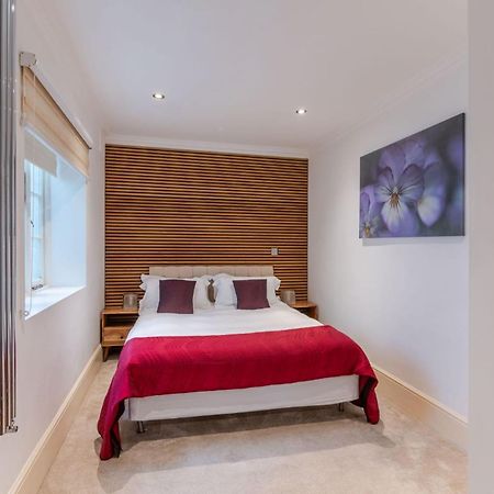 The "Red Room Apartment" - Fitzrovia - By Frankie Says 伦敦 外观 照片