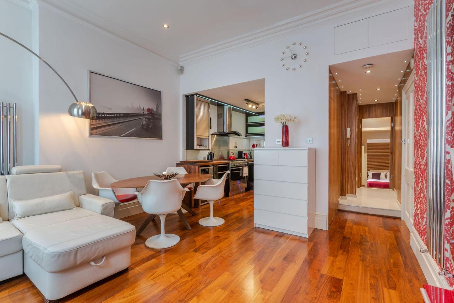 The "Red Room Apartment" - Fitzrovia - By Frankie Says 伦敦 外观 照片