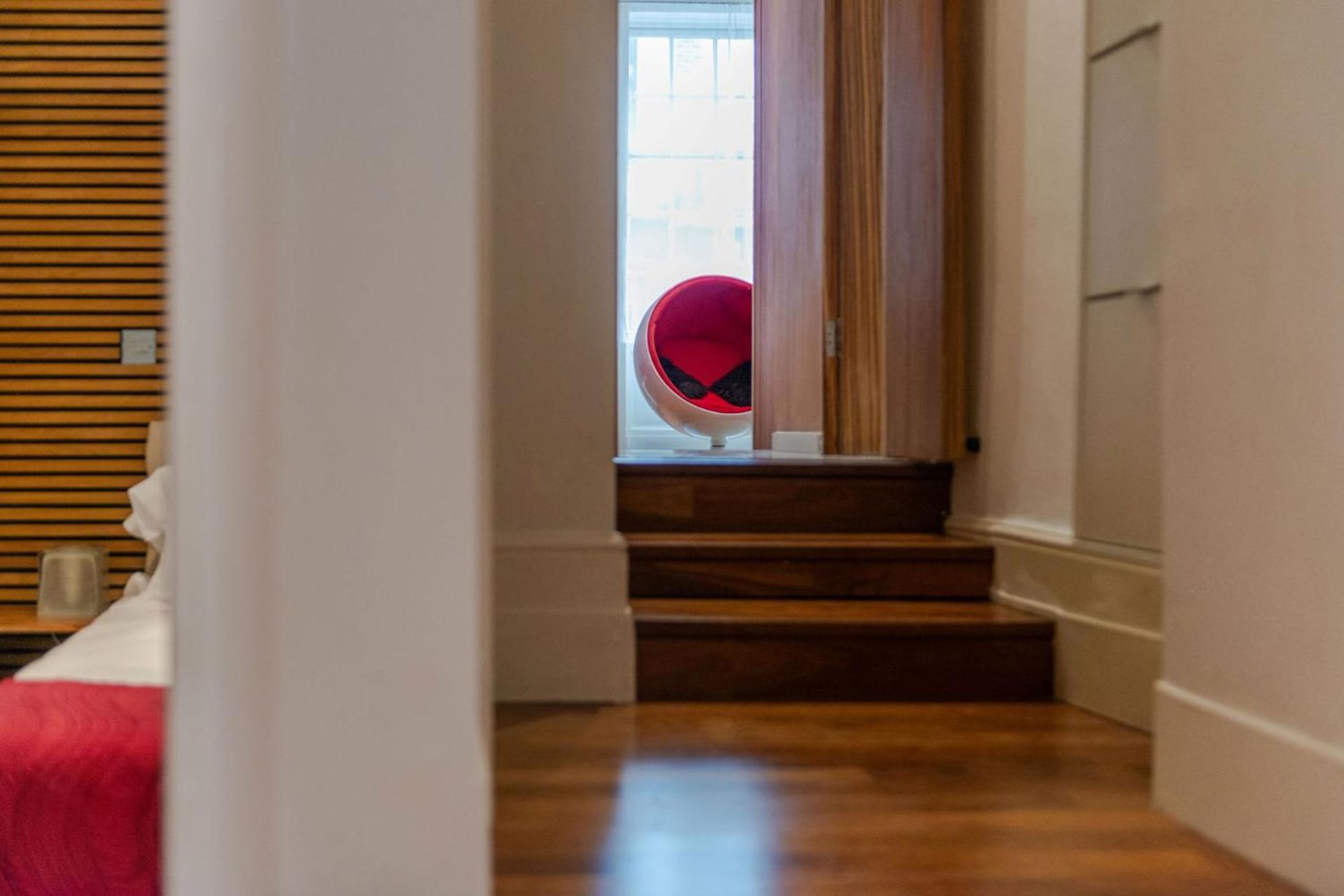 The "Red Room Apartment" - Fitzrovia - By Frankie Says 伦敦 外观 照片