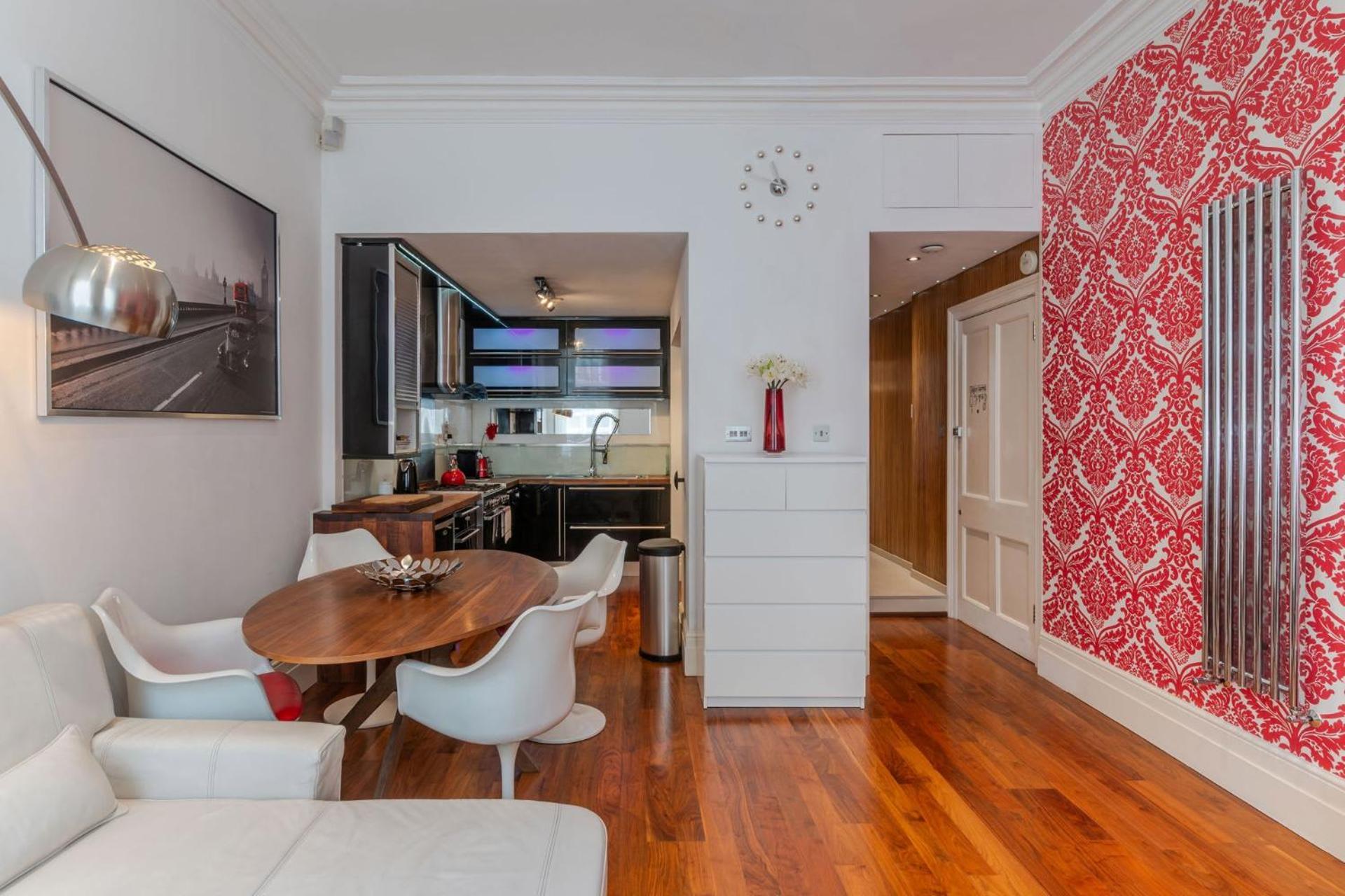 The "Red Room Apartment" - Fitzrovia - By Frankie Says 伦敦 外观 照片